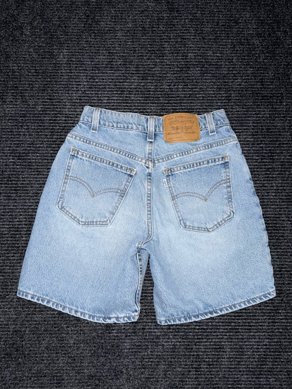 Vintage 90s Levi’s 950 Relaxed Mid Thigh Denim Shorts White Tab 5 / 25 USA Made